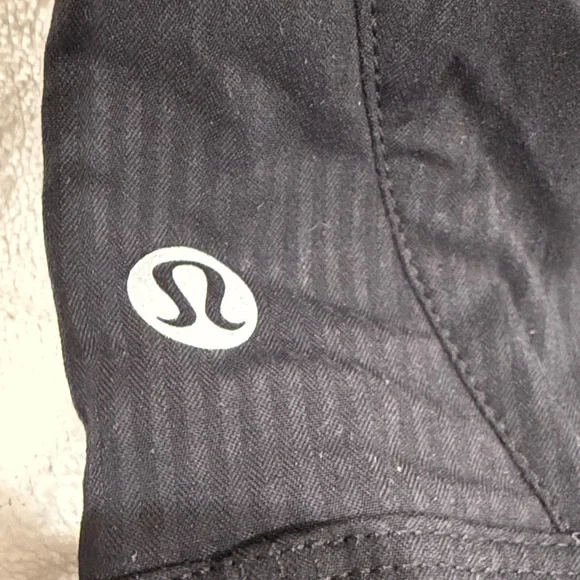 Lululemon Athletica Black Joggers Rare Find Size 4 New with Tags Amazing Deal - Picture 8 of 12
